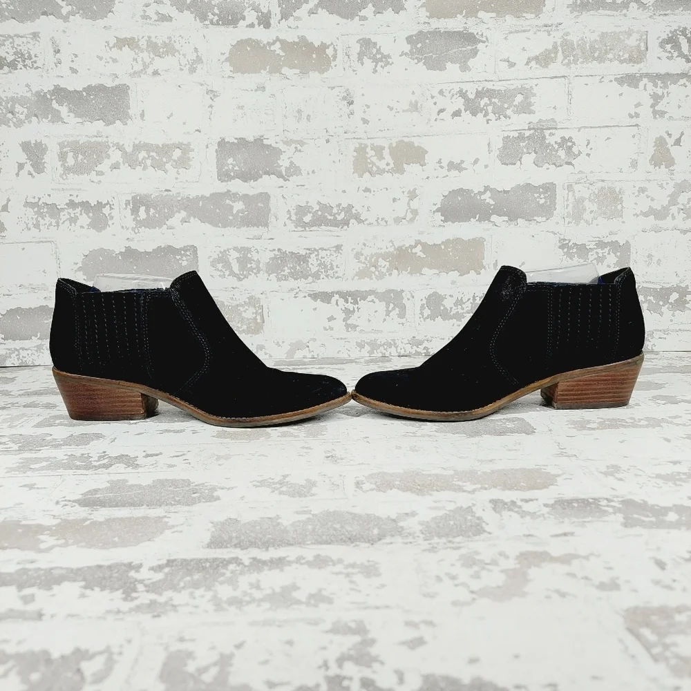 Lucky Brand Black Suede Leather Folley Elastic Gore Block Heel Ankle Boots V813